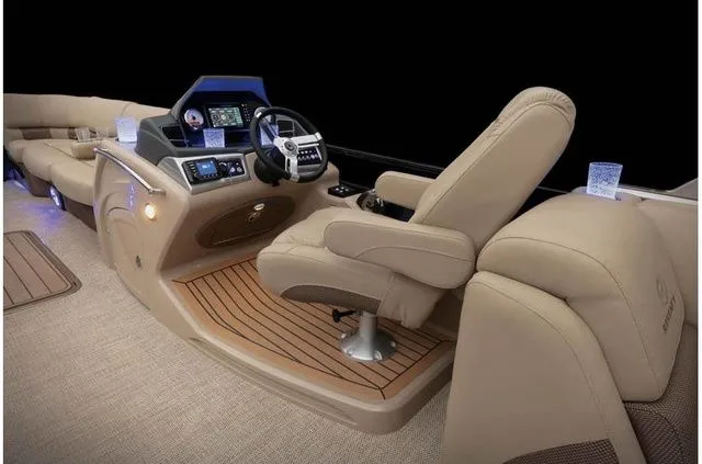 Slide: The Image of Regency 250 LE3 2020 - 9