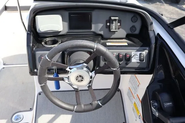 Slide: The Image of Yamaha AR195 2024 - 18