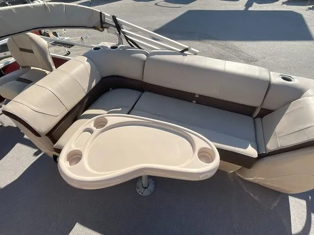 Slide: The Image of Sun Tracker Fishin' Barge 20 DLX 2018 - 10