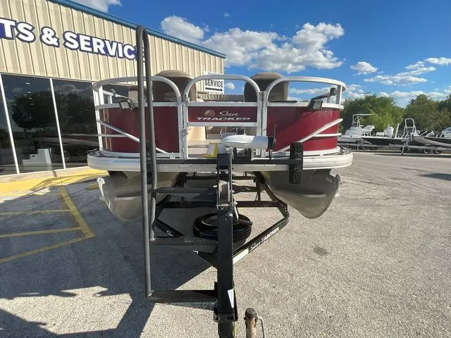 Slide: The Image of Sun Tracker Fishin' Barge 20 DLX 2018 - 4