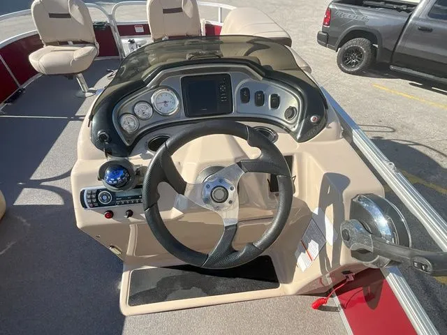 Slide: The Image of Sun Tracker Fishin' Barge 20 DLX 2018 - 6