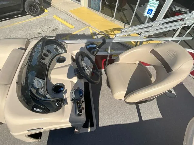 Slide: The Image of Sun Tracker Fishin' Barge 20 DLX 2018 - 7