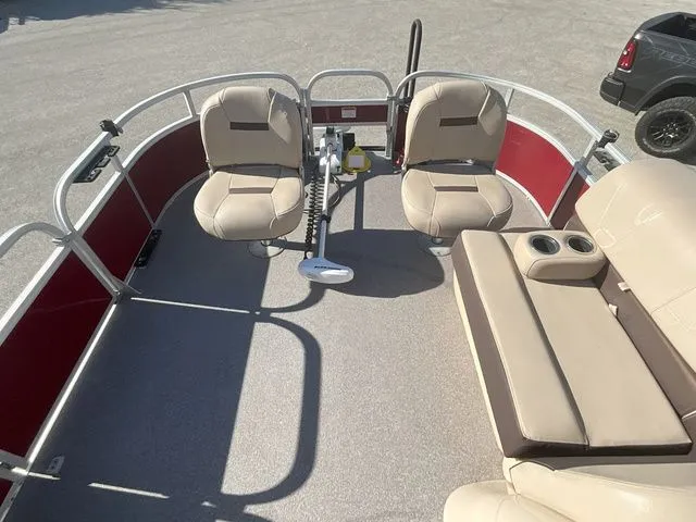 Slide: The Image of Sun Tracker Fishin' Barge 20 DLX 2018 - 8