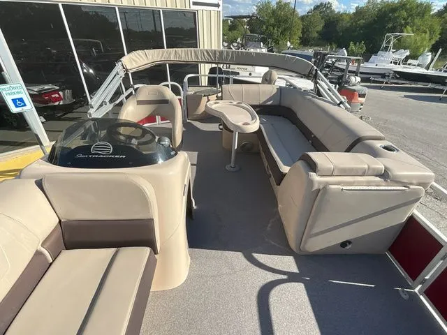 Slide: The Image of Sun Tracker Fishin' Barge 20 DLX 2018 - 9