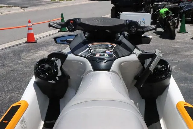 Slide: The Image of Sea-Doo Fish Pro™ iDF & Sound System 2021 - 13