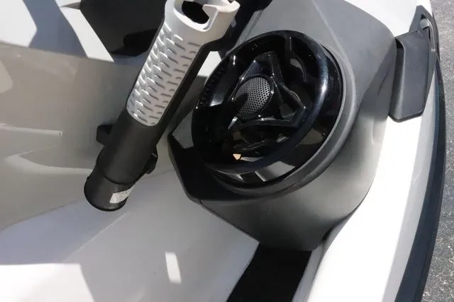 Slide: The Image of Sea-Doo Fish Pro™ iDF & Sound System 2021 - 14
