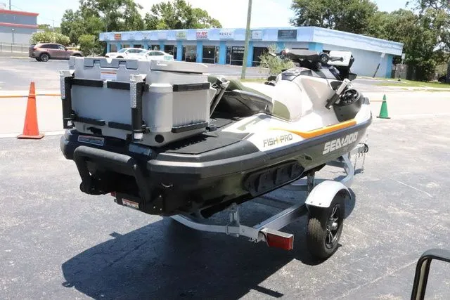 Slide: The Image of Sea-Doo Fish Pro™ iDF & Sound System 2021 - 6