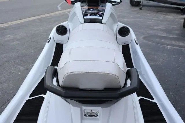 Slide: The Image of Yamaha VX CRUISER HO W/AUDIO- WHITE 2023 - 11