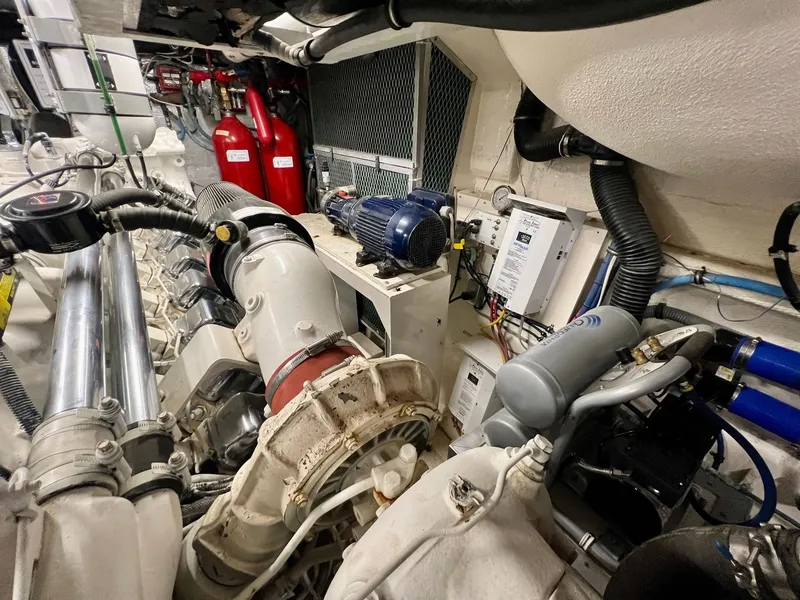 Slide: The Image of Hatteras 82 Convertible 1996 - 105