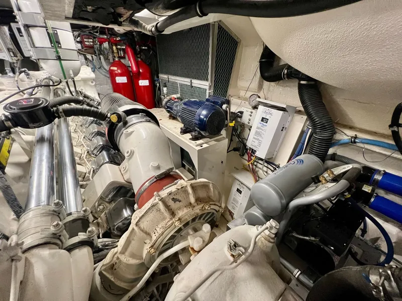 Slide: The Image of Hatteras 82 Convertible 1996 - 106