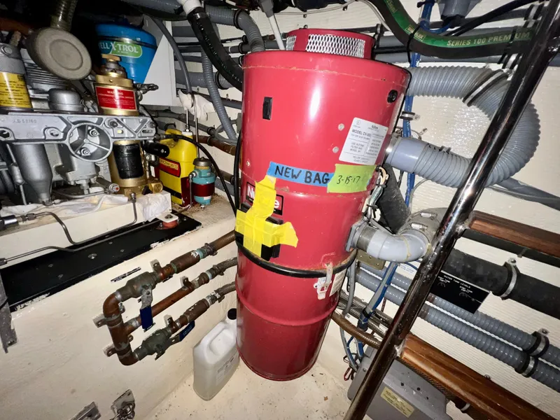 Slide: The Image of Hatteras 82 Convertible 1996 - 114