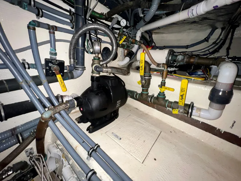 Slide: The Image of Hatteras 82 Convertible 1996 - 117