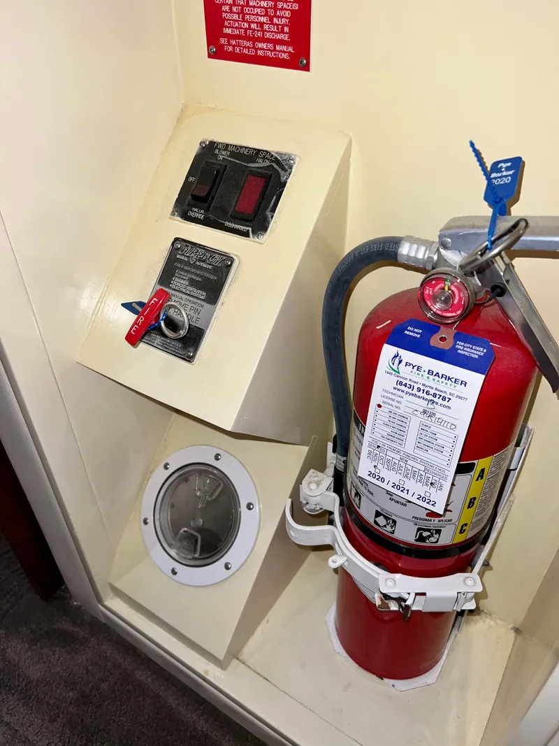 Slide: The Image of Hatteras 82 Convertible 1996 - 118