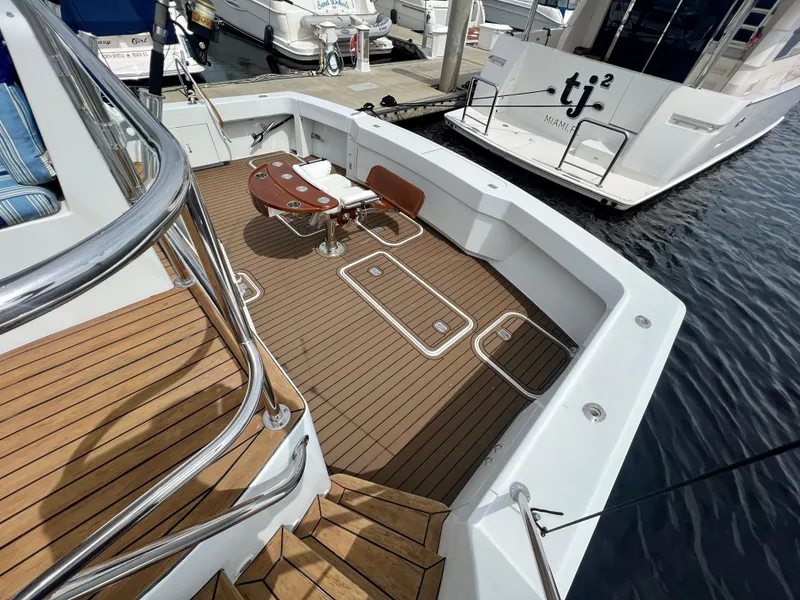 Slide: The Image of Hatteras 82 Convertible 1996 - 12