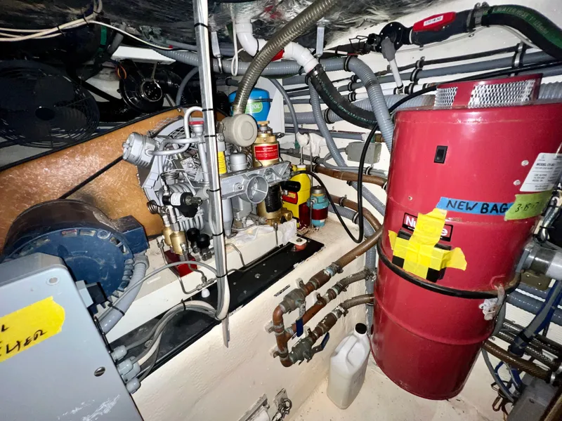 Slide: The Image of Hatteras 82 Convertible 1996 - 120