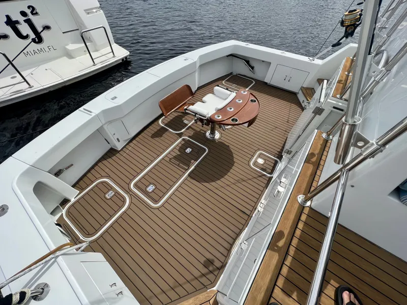 Slide: The Image of Hatteras 82 Convertible 1996 - 13