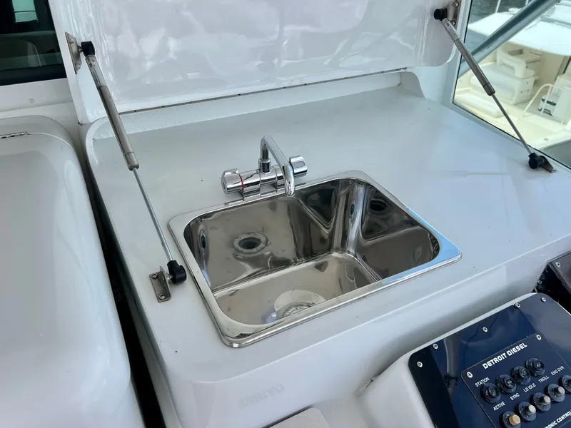 Slide: The Image of Hatteras 82 Convertible 1996 - 17