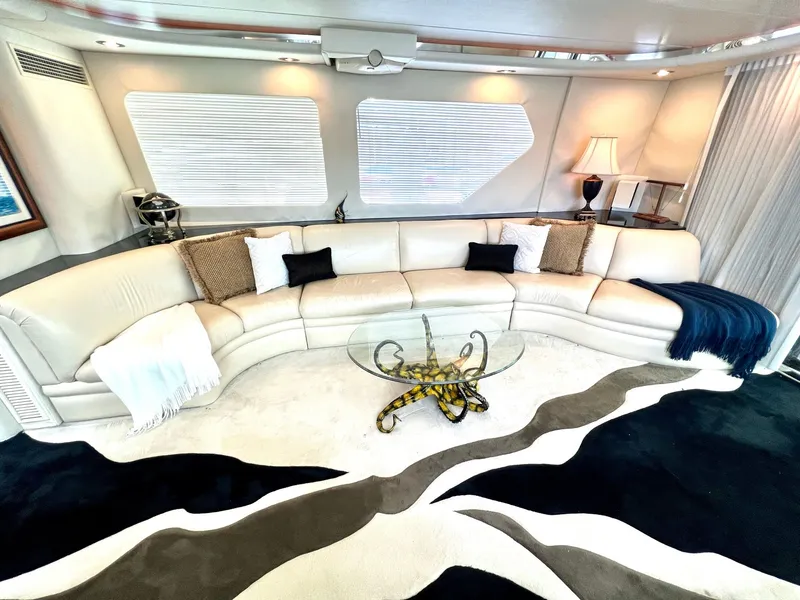 Slide: The Image of Hatteras 82 Convertible 1996 - 31