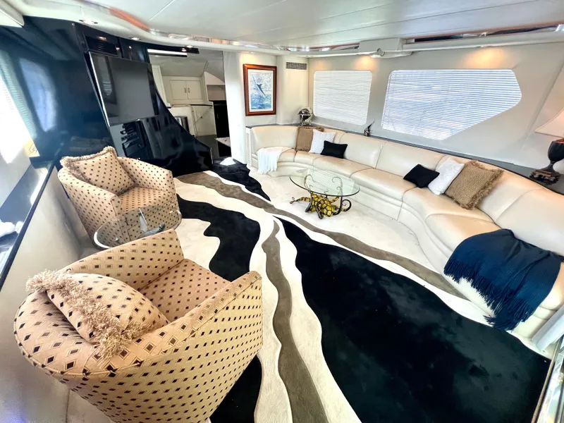 Slide: The Image of Hatteras 82 Convertible 1996 - 32