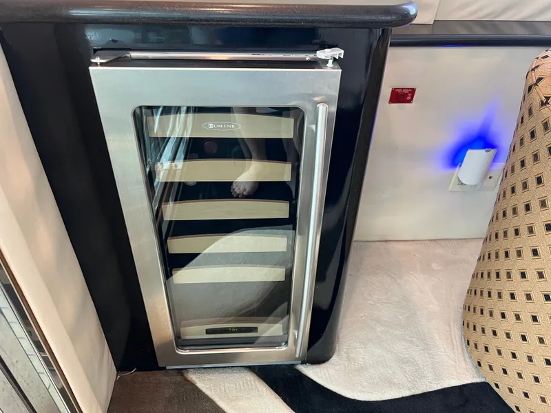 Slide: The Image of Hatteras 82 Convertible 1996 - 34