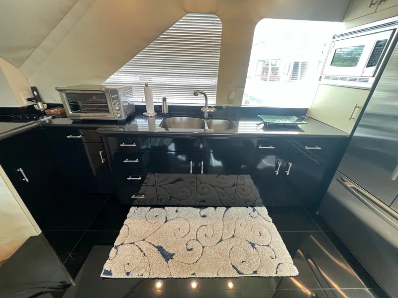 Slide: The Image of Hatteras 82 Convertible 1996 - 37