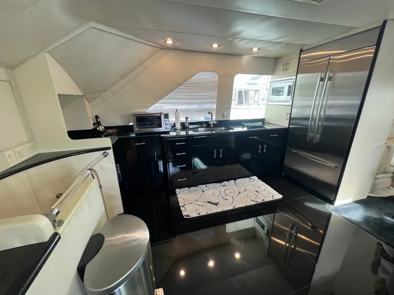 Slide: The Image of Hatteras 82 Convertible 1996 - 38