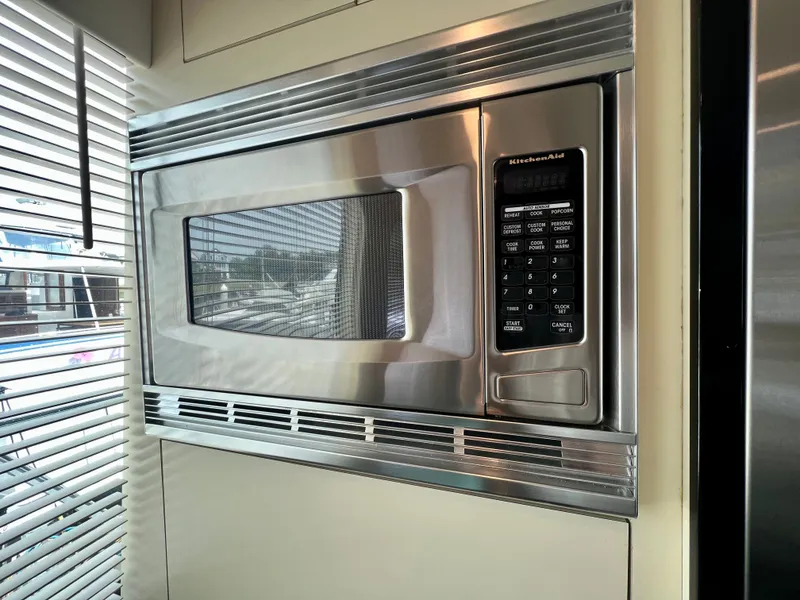 Slide: The Image of Hatteras 82 Convertible 1996 - 42