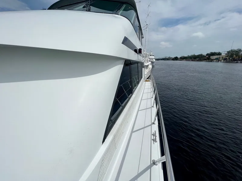 Slide: The Image of Hatteras 82 Convertible 1996 - 6