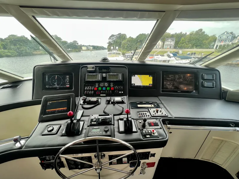 Slide: The Image of Hatteras 82 Convertible 1996 - 76