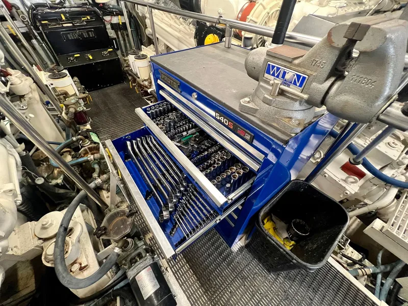 Slide: The Image of Hatteras 82 Convertible 1996 - 97