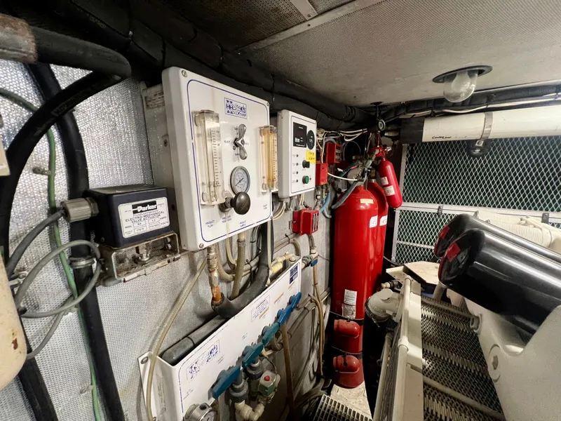 Slide: The Image of Hatteras 82 Convertible 1996 - 99