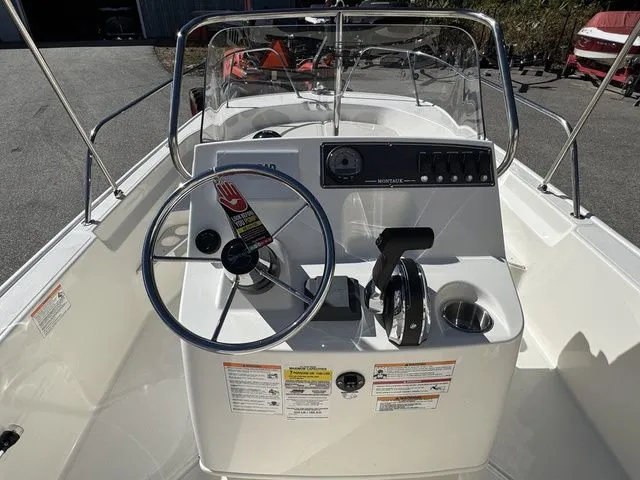 Slide: The Image of Boston Whaler 170 Montauk 2026 - 14