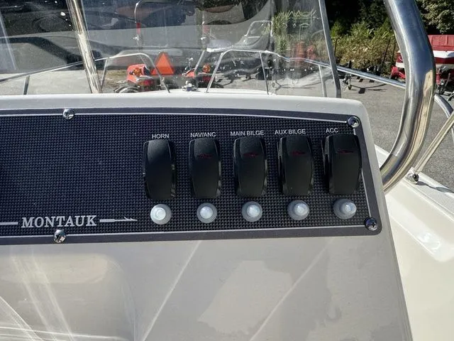 Slide: The Image of Boston Whaler 170 Montauk 2026 - 19