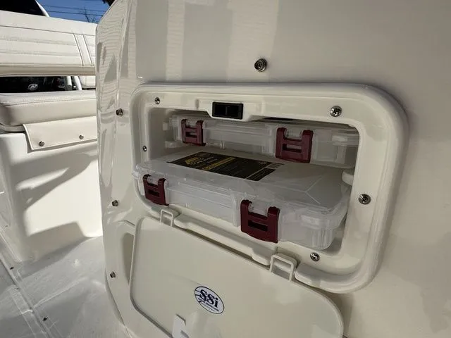 Slide: The Image of Boston Whaler 170 Montauk 2026 - 22