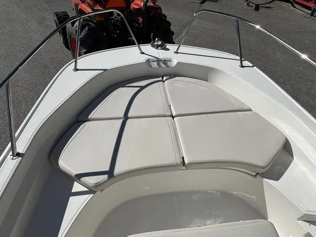 Slide: The Image of Boston Whaler 170 Montauk 2026 - 25