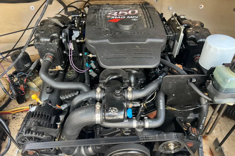 Slide: The Image of 2002 Chaparral Sunesta 243 engine, featuring a MerCruiser 350 MAG MPI. - 14