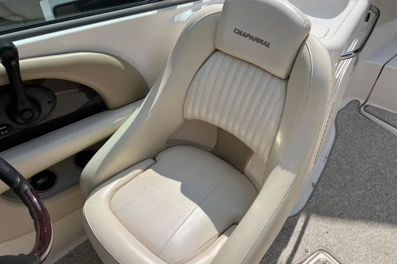 Slide: The Image of 2002 Chaparral Sunesta 243 boat seat, featuring cream upholstery and ergonomic design. - 9