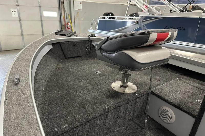 Slide: The Image of 1994 Alumacraft Classic 165 CS boat interior with Mariner outboard motor. - 8