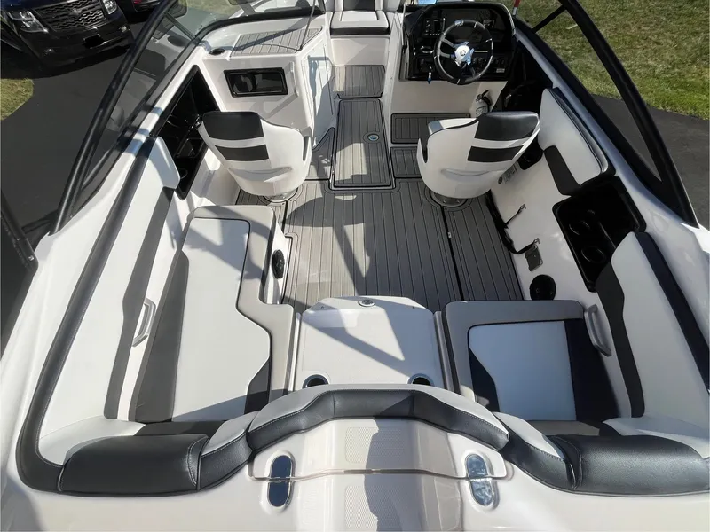 Slide: The Image of Yamaha 195S 2024 - 12