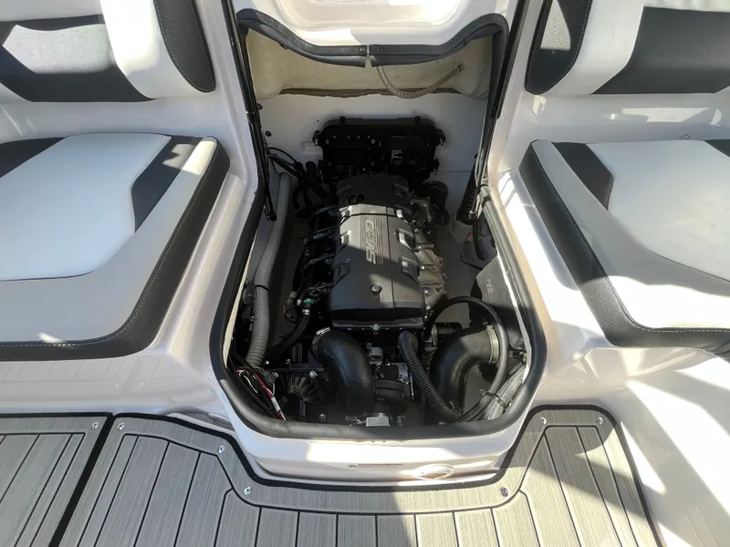 Slide: The Image of Yamaha 195S 2024 - 16