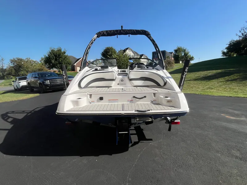 Slide: The Image of Yamaha 195S 2024 - 2