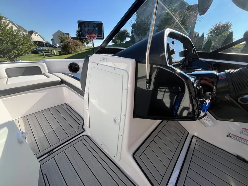 Slide: The Image of Yamaha 195S 2024 - 25