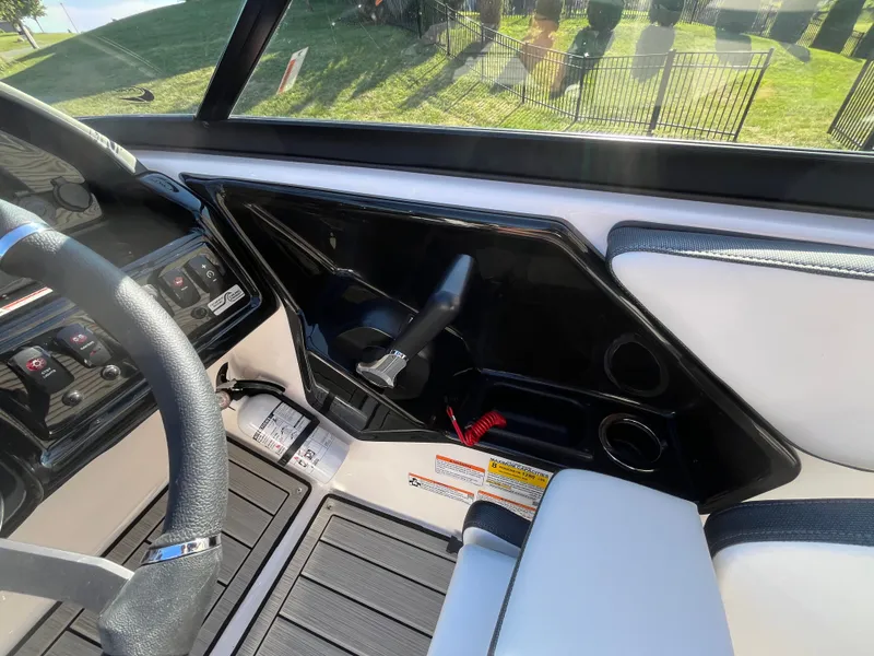 Slide: The Image of Yamaha 195S 2024 - 31