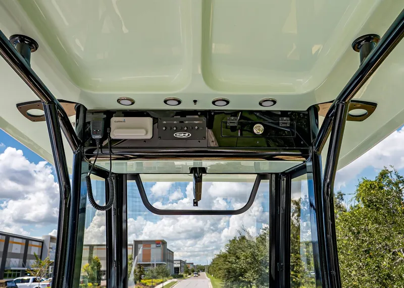 Slide: The Image of 2026 Sea Hunt Ultra 275 SE boat console with Garmin electronics and overhead storage. - 19