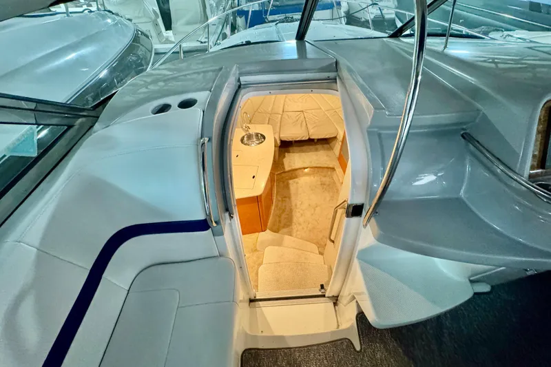 Slide: The Image of 2006 Formula 370 Super Sport cabin entrance with luxurious interior view. - 31