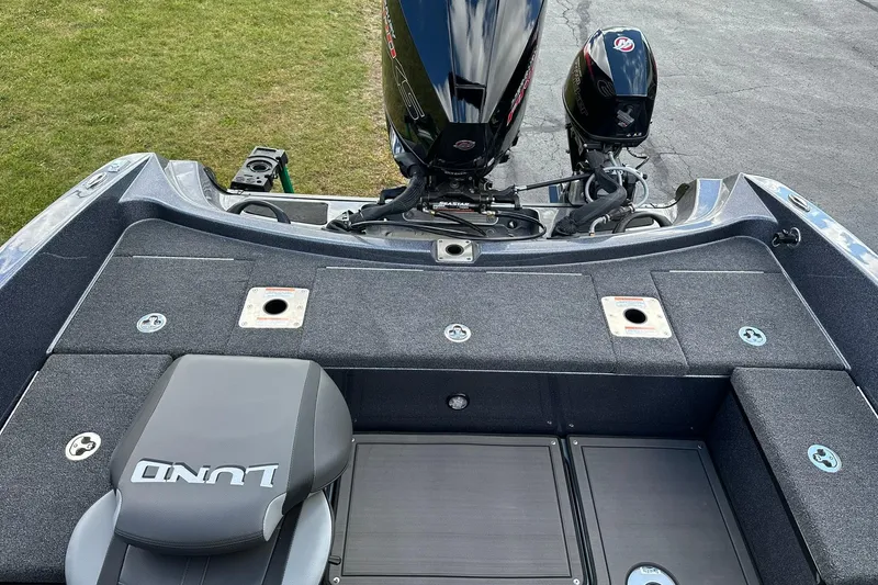 Slide: The Image of 2026 Lund 189 Pro-V GL boat interior with dual engines and seating. - 8