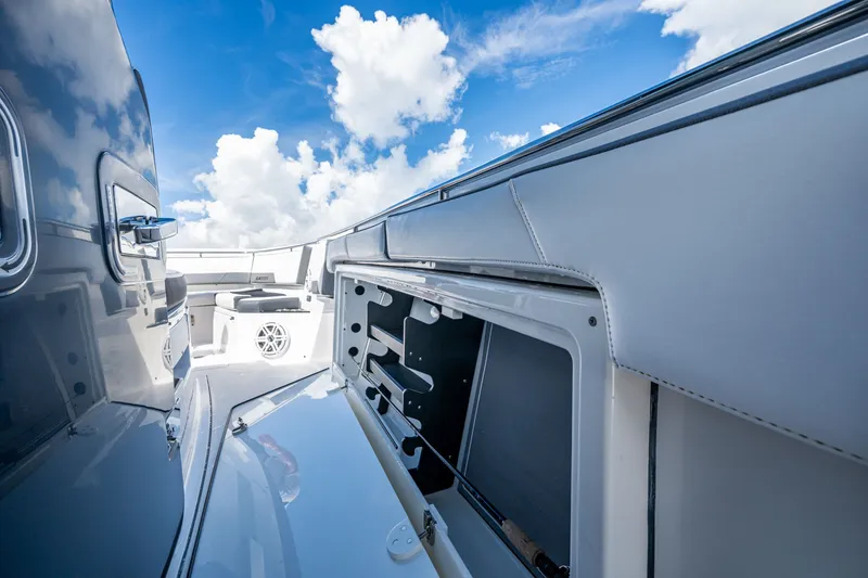 Slide: The Image of Blackfin 332 CC 2019 - 13