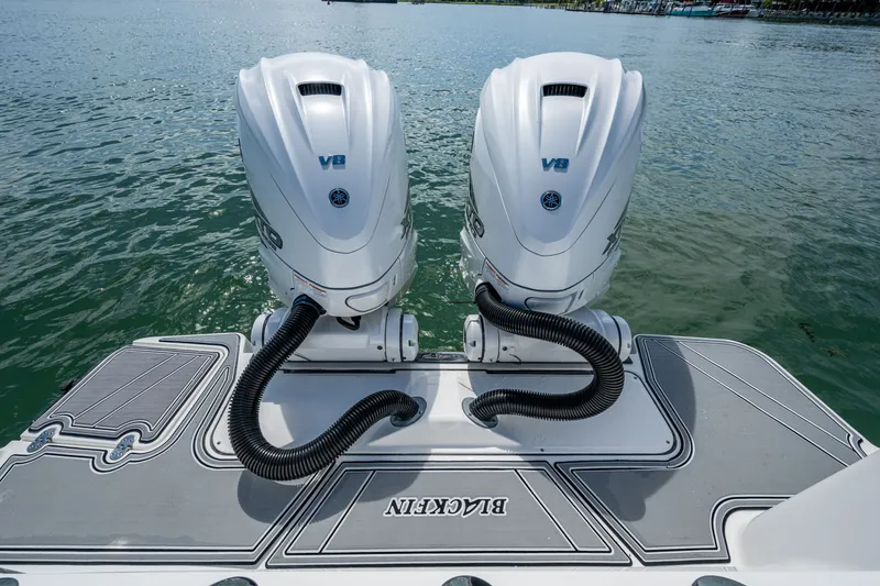 Slide: The Image of Blackfin 332 CC 2019 - 40