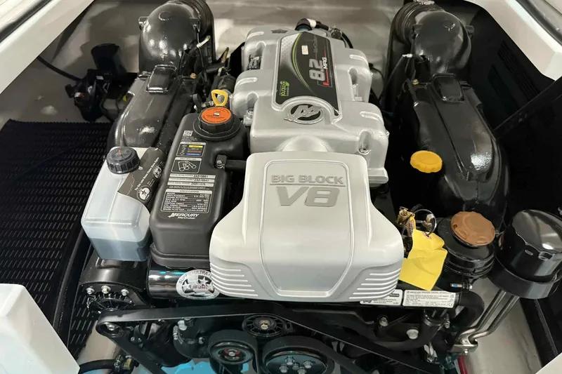 Slide: The Image of 2026 Monterey Elite 27 SD engine, featuring a powerful Big Block V8 design. - 18