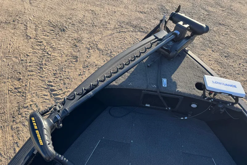 Slide: The Image of 2017 Alumacraft Competitor 205 Sport boat with Minn Kota trolling motor and Lowrance fish finder. - 18